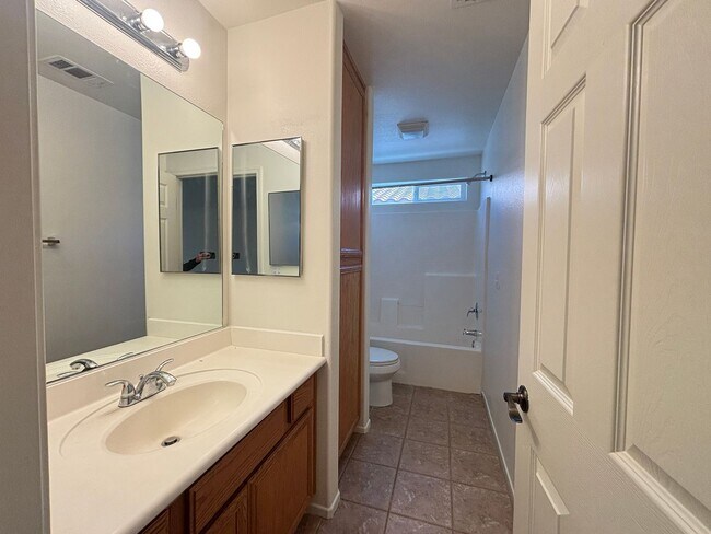 Building Photo - Single Story West Rosamond Home