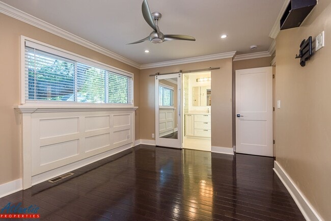 Building Photo - Gorgeous Home | Remodeled | Desirable Location