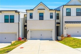 Building Photo - 1905 Westwind St