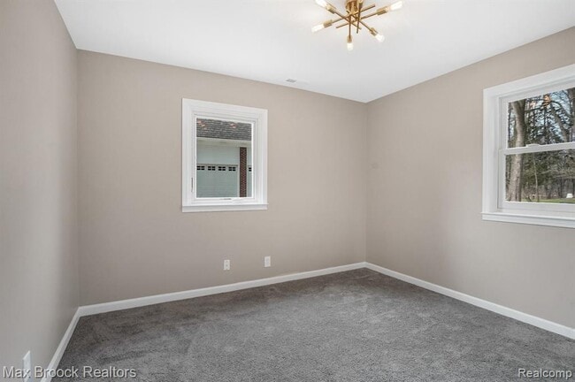 Building Photo - 2905 W Hickory Grove Rd