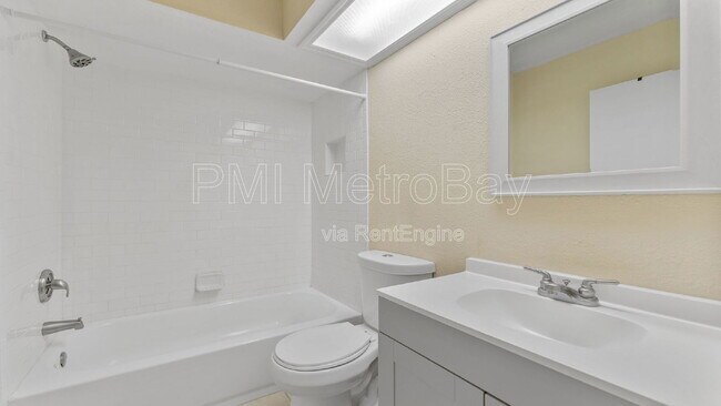 Building Photo - 309 W South Ave