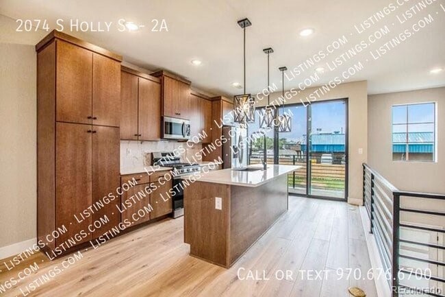 Building Photo - 2074 S Holly St