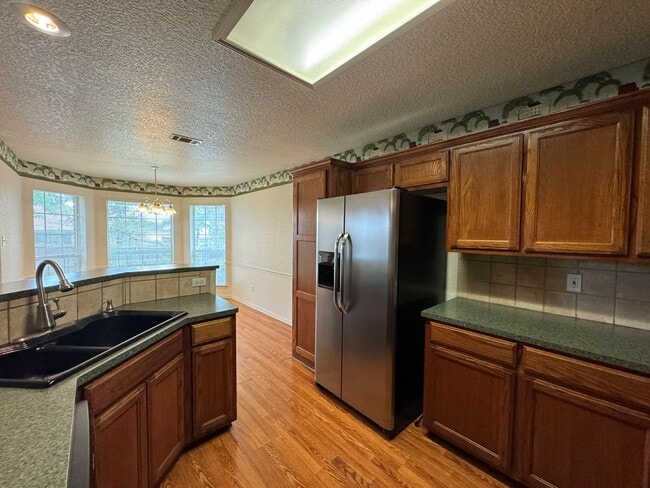 Building Photo - 4201 Lost Oak Dr