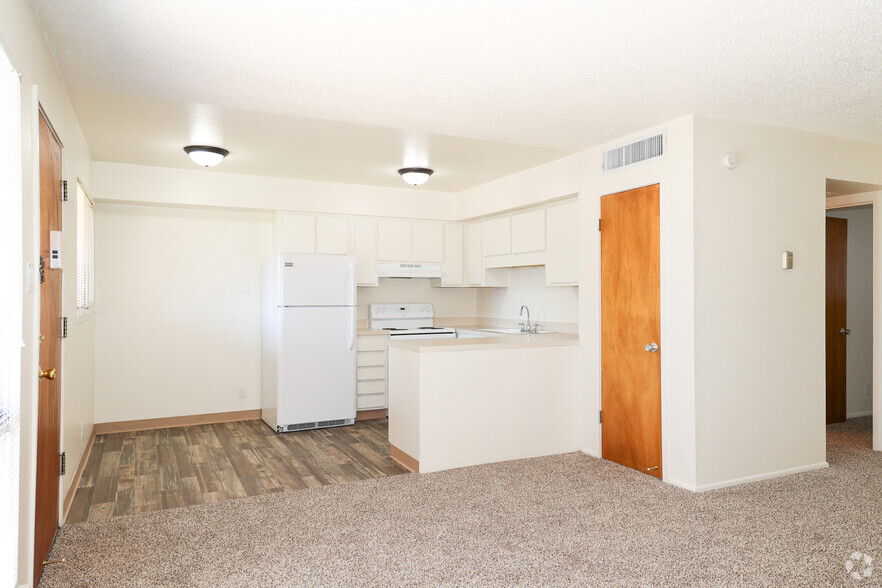 1BD, 1BA - 768SF - Casa Loma Apartments