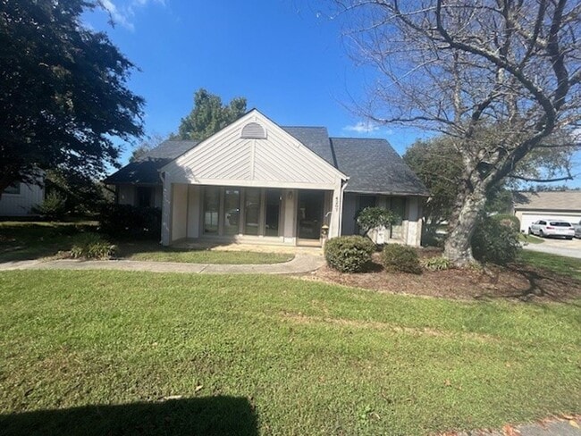Building Photo - 2 Bedroom 2 Bath town home