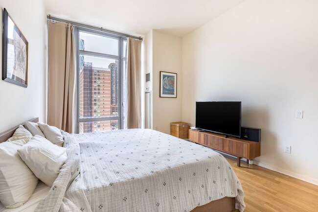 Building Photo - 310 W 52nd St