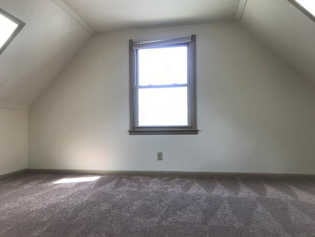 Building Photo - 1305 Temkin Ave