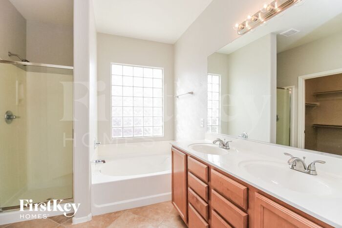 Building Photo - 1252 W Vineyard Plains Dr