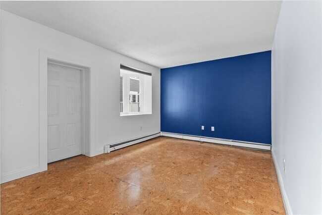 Building Photo - 151 W Sixth St