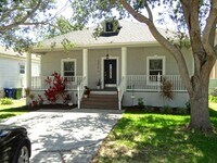 Building Photo - Charming 3/2 home in Port Tampa