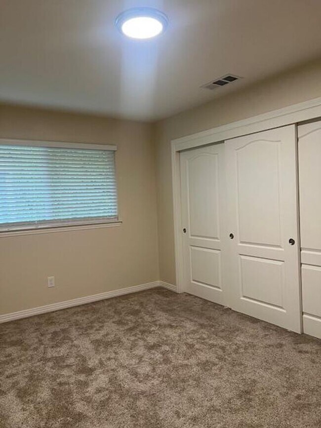 Building Photo - 4905-4907 Douvan Court