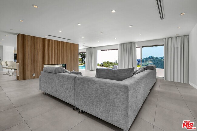 Building Photo - 849 Glenmere Way