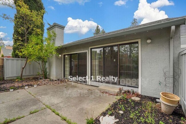 Building Photo - 546 La Corso Dr