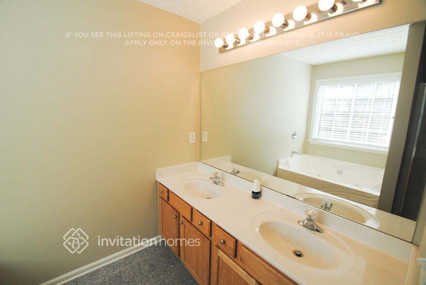 Building Photo - 2327 Pierce Way