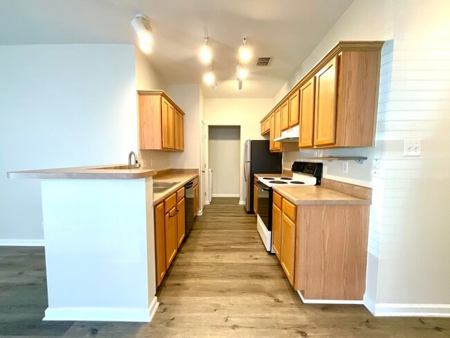 Building Photo - **APPLICATION RECEIVED** AVAILABLE! Spacious 3-Bedroom Home in a Secure Gated Community!