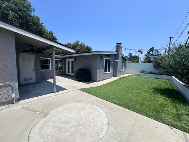 Building Photo - Spacious 3 Bed 3 Bathoom in Long Beach