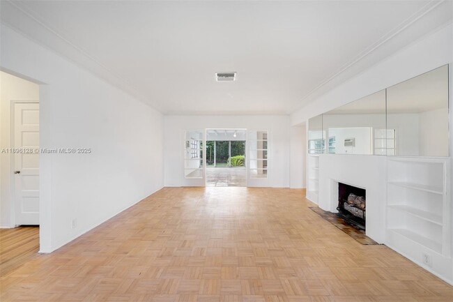Building Photo - 520 W 51st Terrace