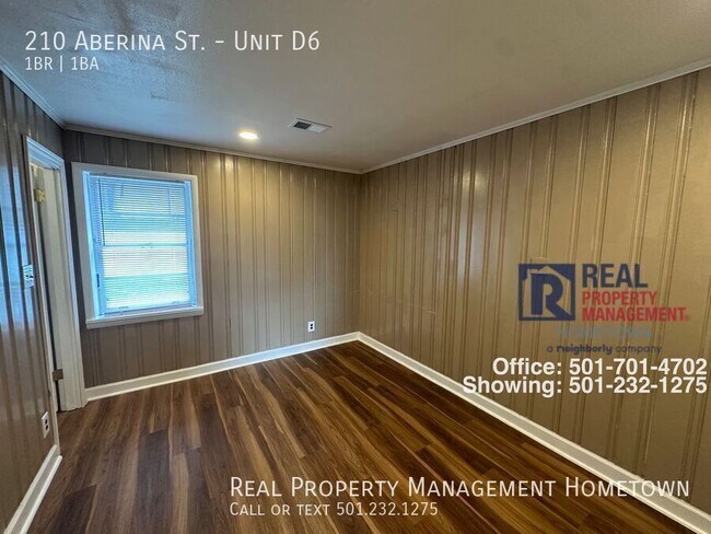 Building Photo - 210 Aberina St