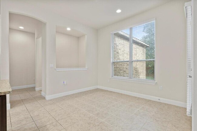 Building Photo - 10112 Lavon Bend