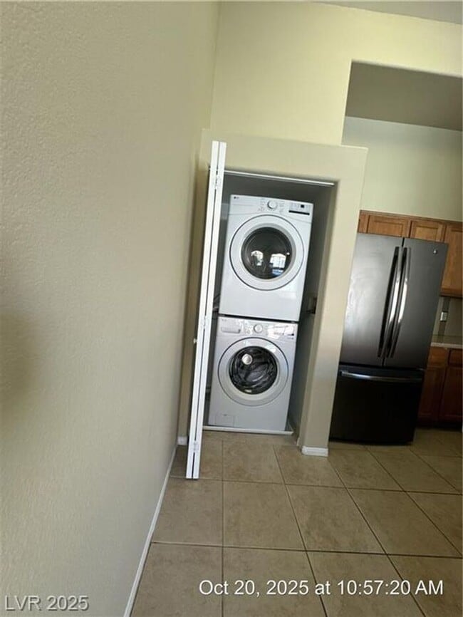 Building Photo - MISSION RIDGE SECOND-FLOOR CONDO!!