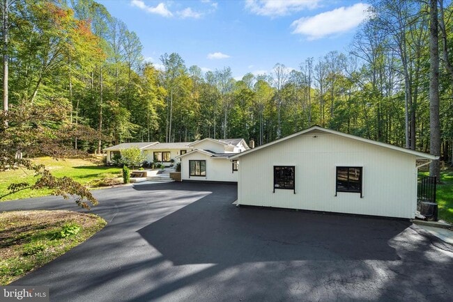 Building Photo - 7511 Willowbrook Rd