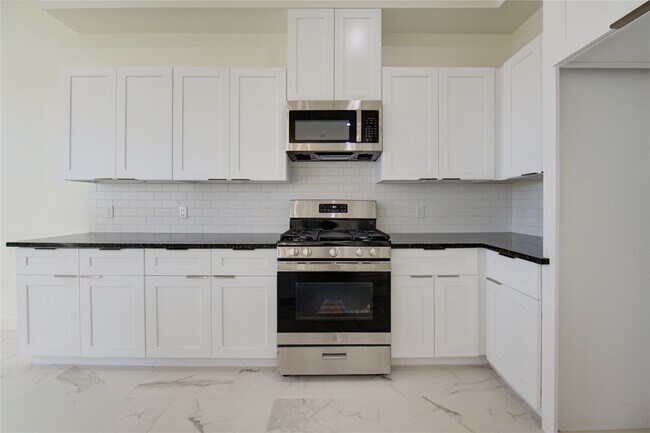 Building Photo - 2919 El Fenice Ln