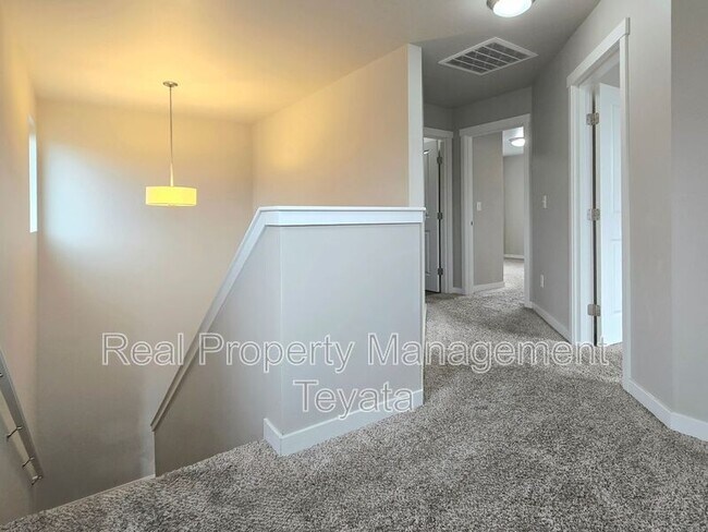 Building Photo - 4746 Hadley St