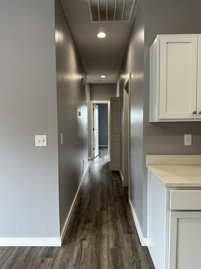 Building Photo - 1438 Azena St
