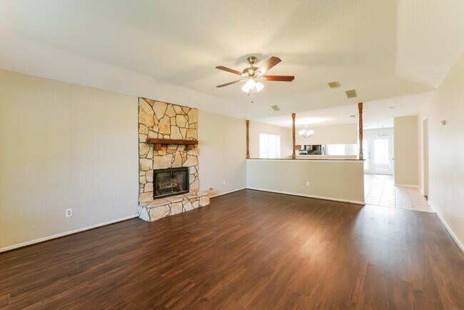 Building Photo - 23219 Timberbrook Dr