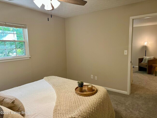 Building Photo - 219 Middletown Square