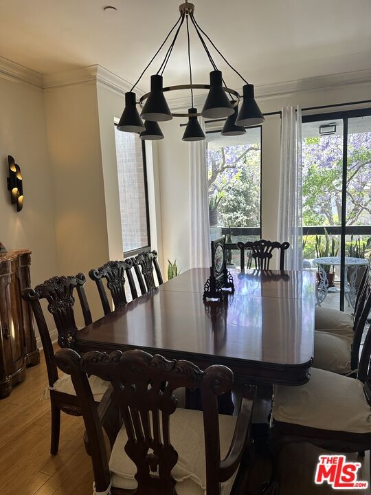 Building Photo - 324 N Palm Dr