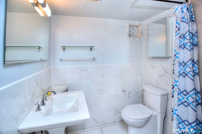 Building Photo - 25 Cartright St