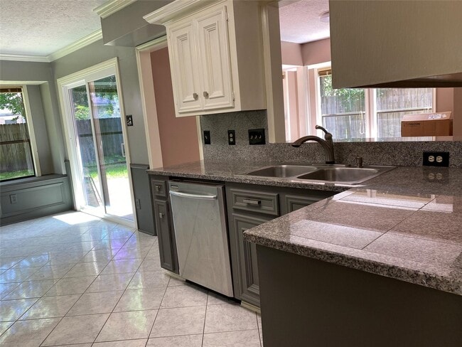 Building Photo - 16427 Dunmoor Dr