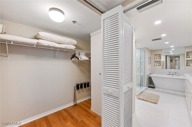 Building Photo - 6361 Pelican Bay Blvd