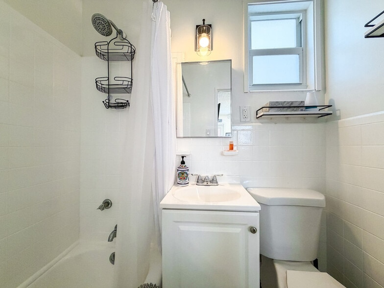 Building Photo - 1775 N Ocean Dr