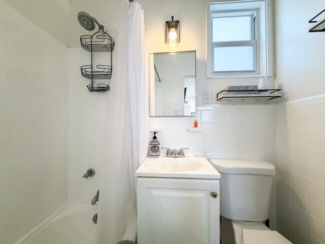 Building Photo - 1775 N Ocean Dr