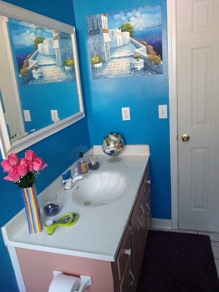 Hallway Bathroom - 2620 Moody Ave