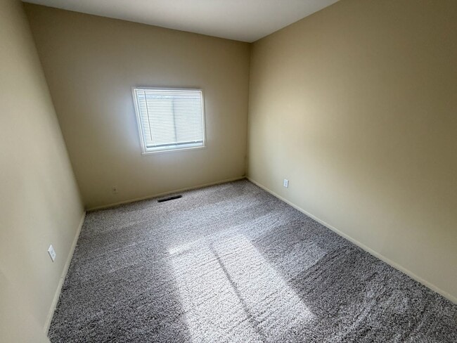 Building Photo - 2015 Southwood Dr