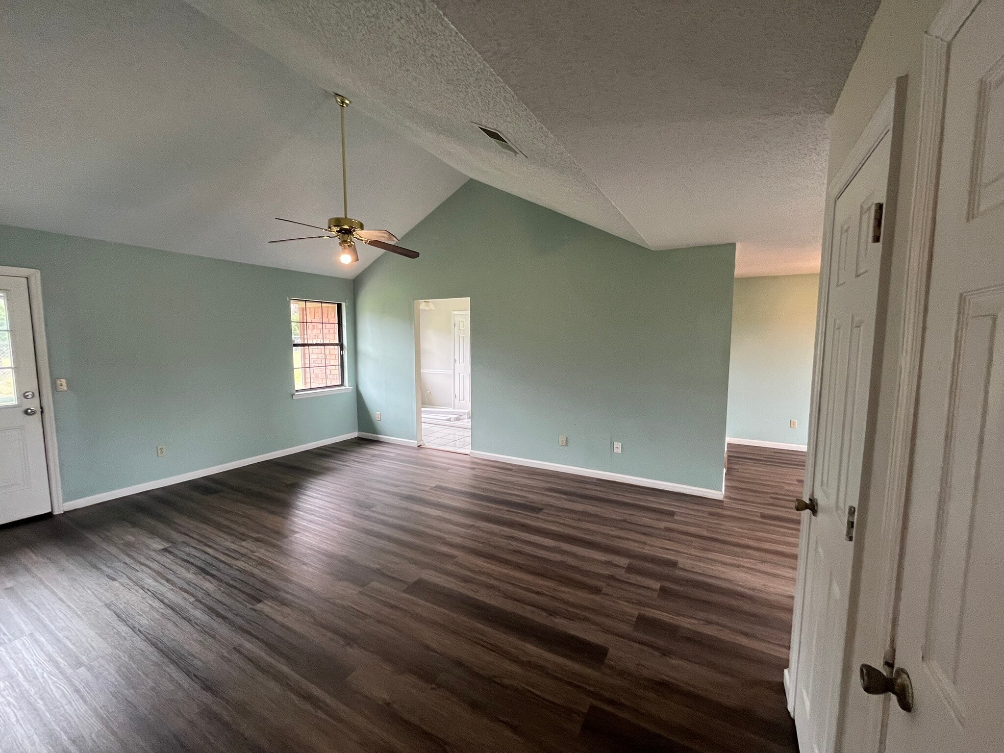 Living Room - 907 Primrose Ln