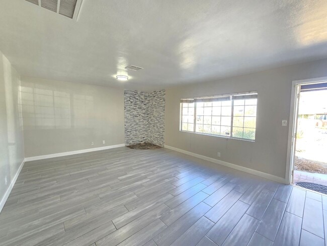 Building Photo - 44309 Date Ave