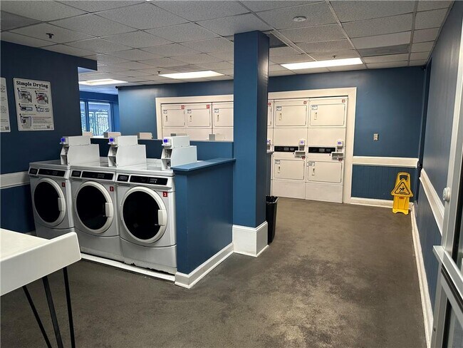 Building Photo - 620 Peachtree St NE