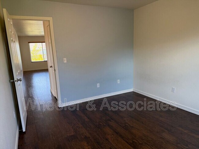 Building Photo - 1584 W Galbraith Ln