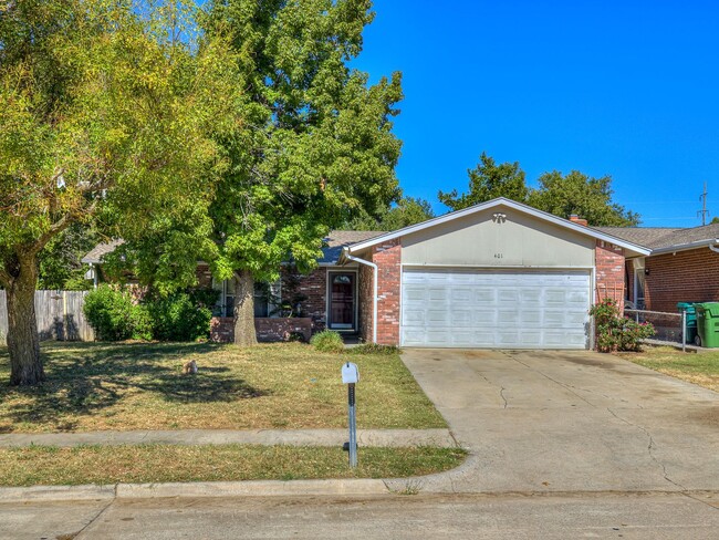 Primary Photo - Home for rent in Yukon Schools + 3 bedrooms