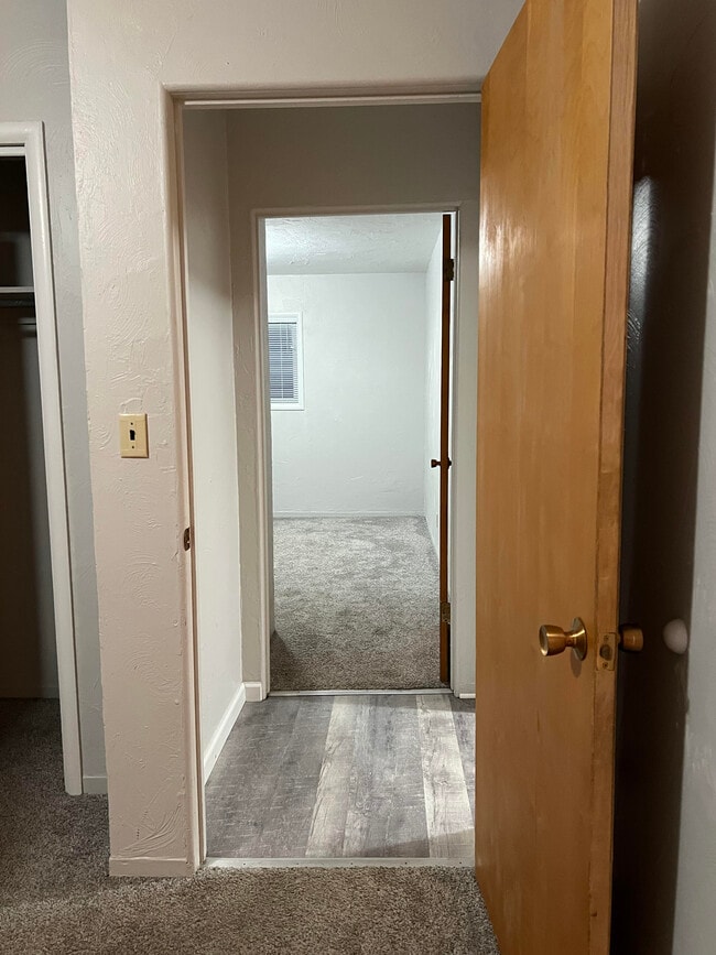 Building Photo - 300 E Lake St