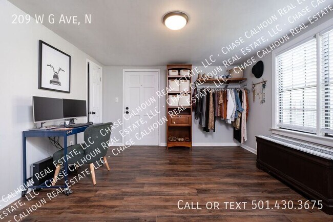 Building Photo - 209 W G Ave