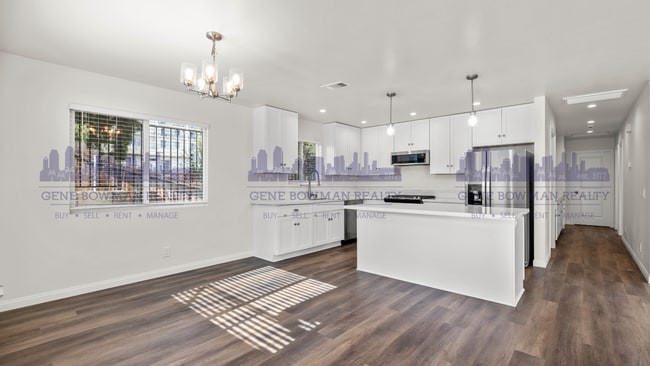 Building Photo - Spacious 3-Bedroom Home in Prime National ...