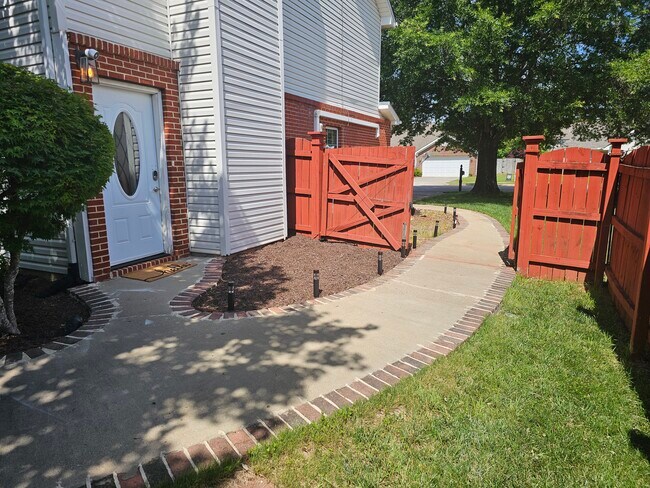 Building Photo - 104 Timberwood Ln