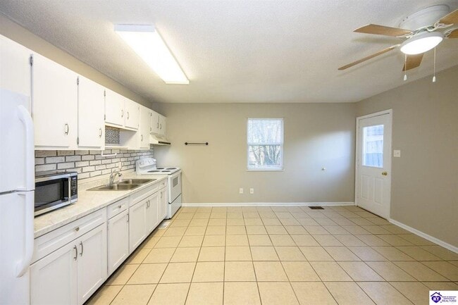 Building Photo - 111 Hickory Hill Dr