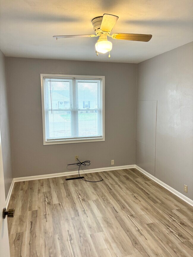 Building Photo - Birchwood Dr