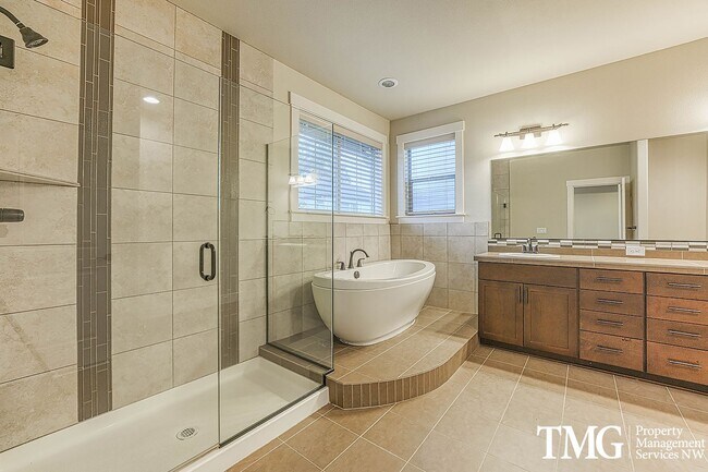 Building Photo - Spacious 4 BD Home with Private Backyard & Community Amenities!